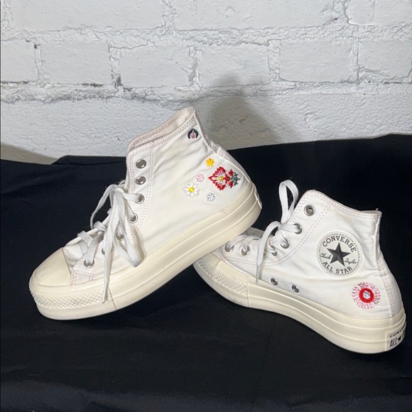 Converse Chuck Taylor All Star Lift Platform high-top sneaker with embroidery. - Picture 7 of 12